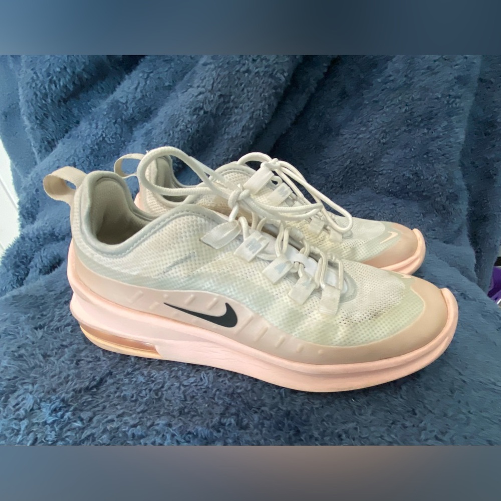 Nike Air Max Axis. Pink/white. Size Woman’s 6.5